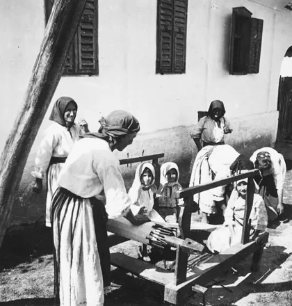 Kid, kids, old woman, folk costume, weave Fortepan 73409, 1939