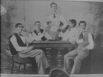 Studio portrait of Blondzhene shtern troupe c.1906, 1906