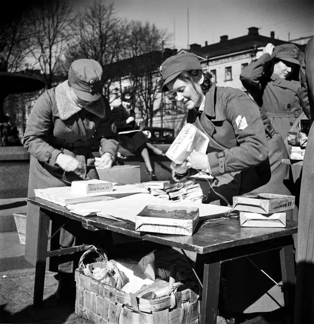 Easter at the Market Square, Helsinki, 1939
