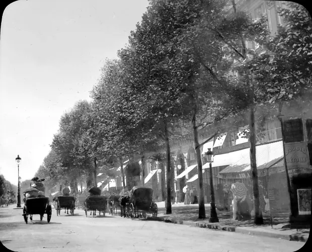 Paris Exposition street scene, Paris, 1900